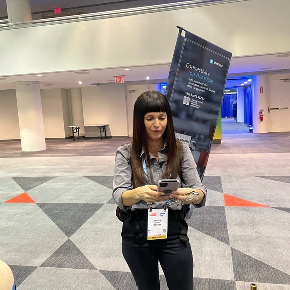 18" full bang wig with lace top. - Picture 5 of 6